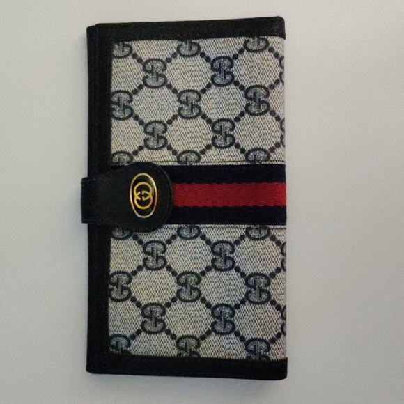 Gucci Handbags - Gucci bifolder